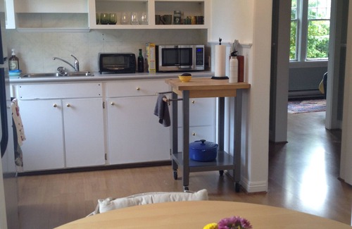 Victoria West House | Peaceful spacious 2 BR suite 2 blocks to ocean 3 min. drive to downtown Victoria