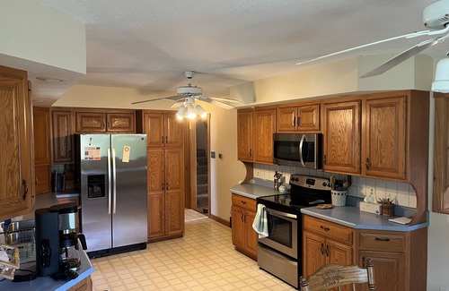 Keosauqua House | Peaceful, spacious 4 bedroom house in the country - Gazebo/Pondn