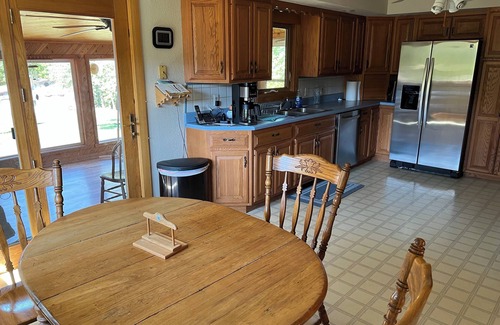 Keosauqua House | Peaceful, spacious 4 bedroom house in the country - Gazebo/Pondn