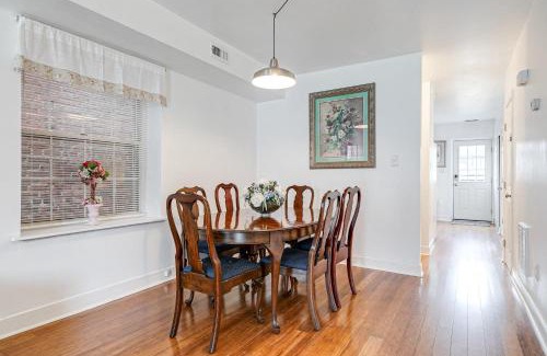 Richmond House | Peaceful & spacious family home near Carytown fully fenced