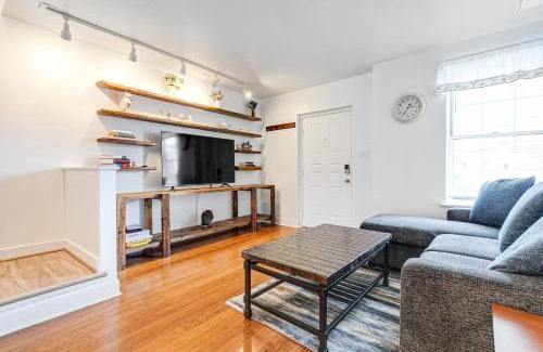 Richmond House | Peaceful & spacious family home near Carytown fully fenced