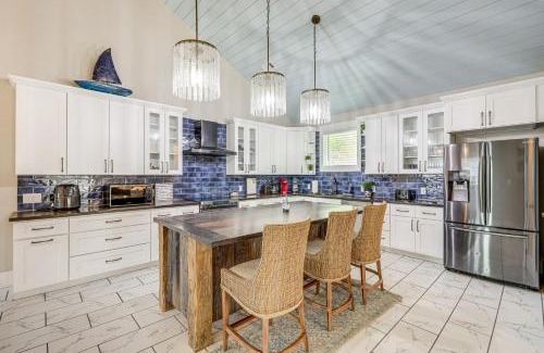 Demere Park House | Peaceful St Simons Island Home 1 Mi to Pier!