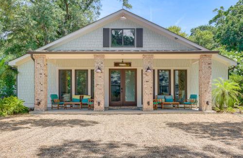 Demere Park House | Peaceful St Simons Island Home 1 Mi to Pier!