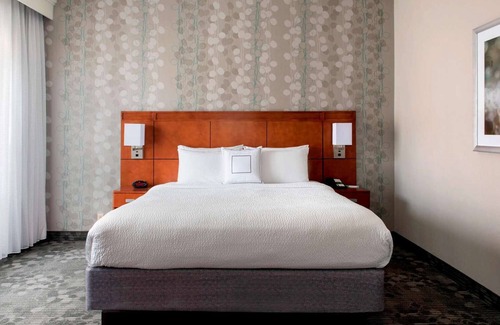 Adamsville Hotel | Peaceful Stay at Middletown | 3 Rooms | Affordable w/Free Parking