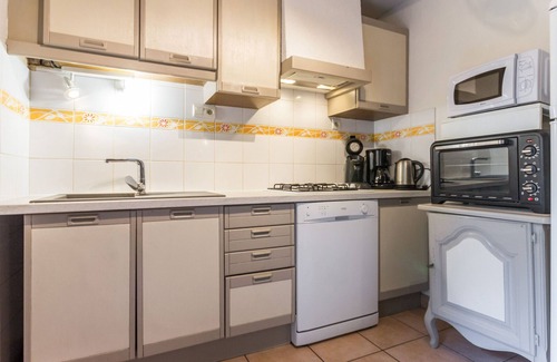 Saffre Cottage | Peaceful Stone Cottage with Garden, Near Lakes & Nantes