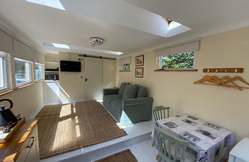 Kilrenny Apartment | Peaceful studio, quirky and unique in a large garden. near beaches,golf courses.