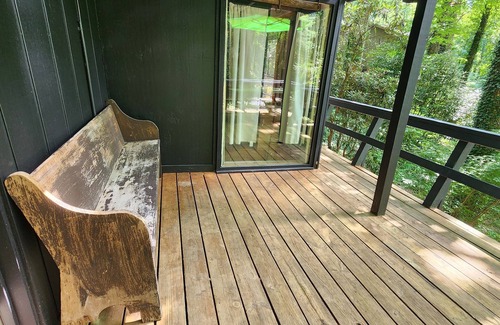 Lake Toxaway Cabin | Peaceful studio with WiFi in Lake Toxaway,North Carolina hot tub.