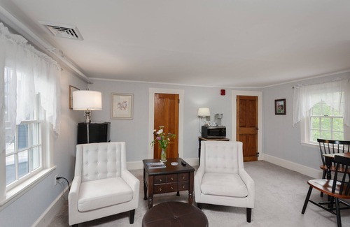 North Berwick Apartment | Peaceful Suite in a farm setting-20 mins to ocean-Unit 4- Abbott Brook Inn