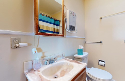 Castine Cottage | Peaceful & sunlit waterfront cottage with large deck & great views - near parks