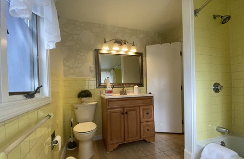 South Medford House | Peaceful, sunny house in Medford/Boston