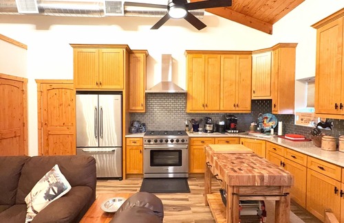 Lipan House | Peaceful Texas Retreat w/Gourmet Kitchen, Ranch Views, Optional MasterChef Meals