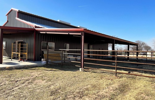 Lipan House | Peaceful Texas Retreat w/Gourmet Kitchen, Ranch Views, Optional MasterChef Meals