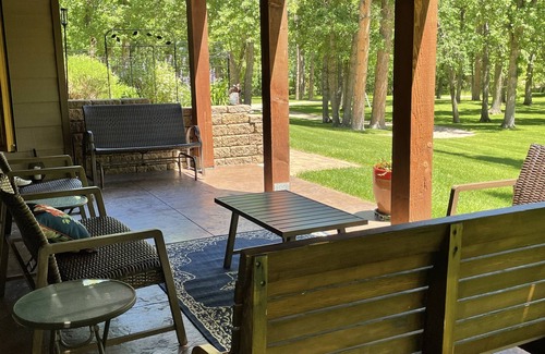 Spearfish House | Peaceful Timbered Secluded 2 bedroom1 bath 2mi to downtown Spearfish