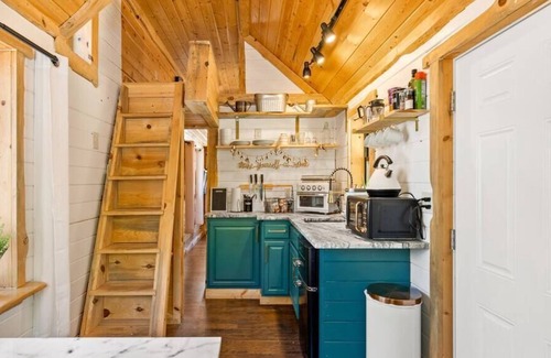 Macon House | Peaceful Tiny home on 4 acres, hot tub, & fire pit