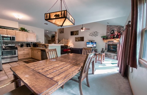 Keystone House | Peaceful Townhome with Deck/Garage/Shuttle