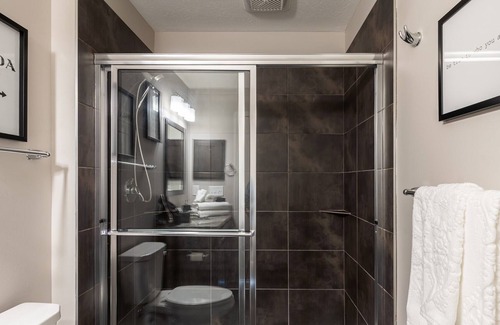 Brunswick House | Peaceful Townhouse Near CLE Hopkins Airport