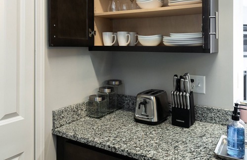 Brunswick House | Peaceful Townhouse Near CLE Hopkins Airport