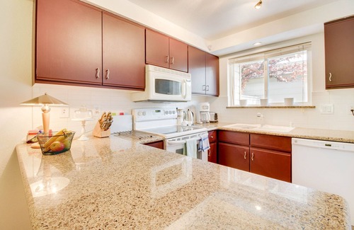 Southeast Boise House | Peaceful townhouse with pool, fast WiFi & partial mountain views - walk to shops