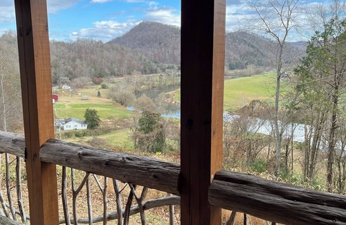 Smith Cabin | Peaceful tranquility from a river view cabin