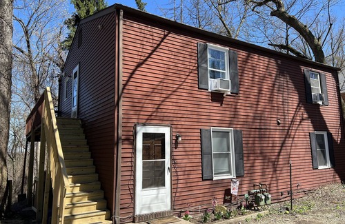 Pittsburgh Apartment | Peaceful Treetop Living 10 min. to downtown/stadium, large deck, pet friendly