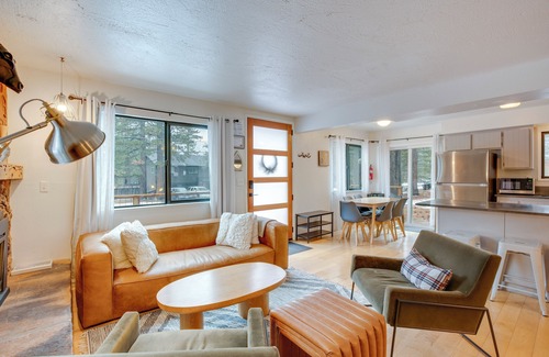 Christmas Valley Cabin | Peaceful & Upscale Ski Cabin: 11 Mi to Heavenly!