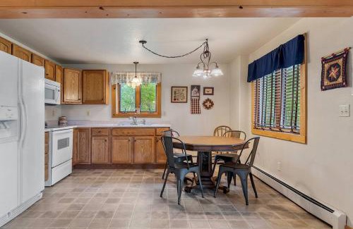 Rapid City House | Peaceful Valley Hideaway