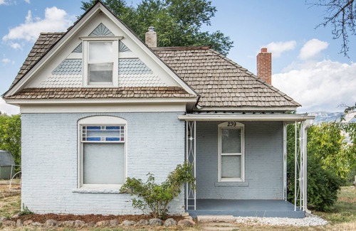 Glenwood Springs House | Peaceful Victorian Zen Home on Hill