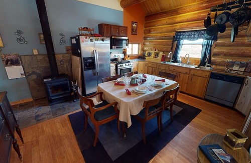 Island Park Cabin | Peaceful View* 2Br, 2Ba, Bbq Grill, Hot Tub, Sleeps 4, 18 Miles to Yellowstone