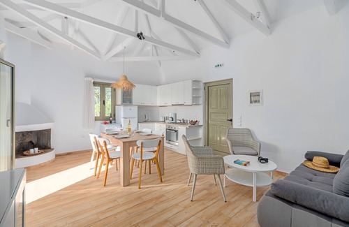 Messinia House | Peaceful villa built with privacy in mind