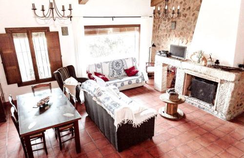 Monesterio Villa | Peaceful villa in Monesterio with private pool