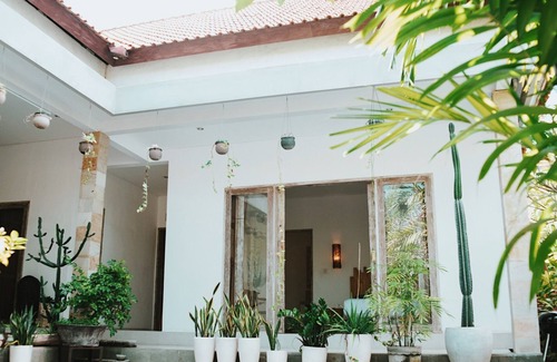 Batu Bolong Villa | Peaceful Villa Near Yoga Studio