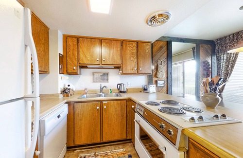 Park Meadows Condo | Peaceful Villa with Loft | Front Porch, 2 Balconies | Next to Rec Center