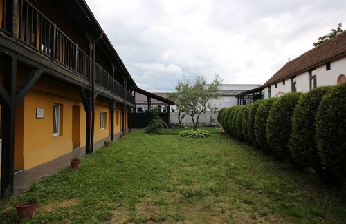 Vladeni House | Peaceful Village Stay at Transylvanian Nest – just minutes from Brașov