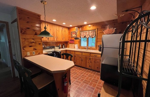 Lakeville House | Peaceful Wallenpaupack Getaway - Walk to Lake - Firepit- Wifi