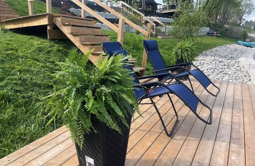 Selkirk Cottage | Peaceful, warm and cozy cottage retreat on Lake Erie with fireplace & fire pit
