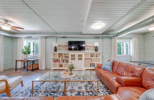 Warrenville House | Peaceful Warrenville Home 1 Mi to Herrick Lake!