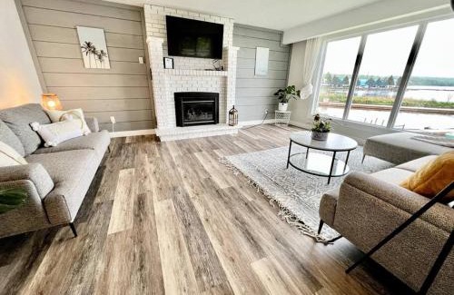 Victoria Harbour House | Peaceful Waterfront Cottage on Georgian Bay