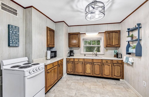Luxemburg House | Peaceful Waterfront Cottage | Door County | Sleeps 7
