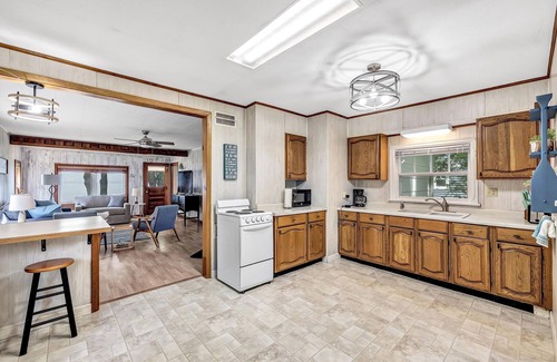Luxemburg House | Peaceful Waterfront Cottage | Door County | Sleeps 7