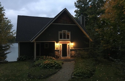Grey Highlands Cottage | Peaceful waterfront family cottage on Lake Eugenia