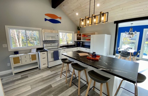Kingsville Cottage | Peaceful waterfront cottage - fishing, kayaks, fire-pit, game room, near beach
