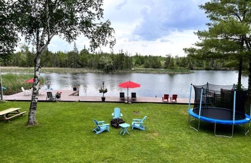 Victoria Road House | Peaceful Waterfront Cottage on Kawartha Lakes
