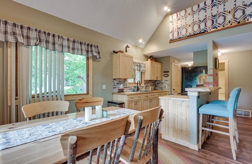 Alger Cabin | Peaceful Waterfront Cabin on Tittabawassee River!