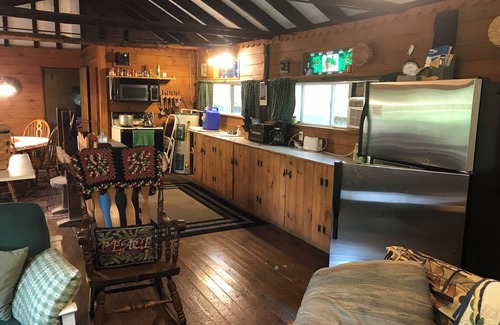 Turner Ski Chalet | Peaceful Waterfront Cottage