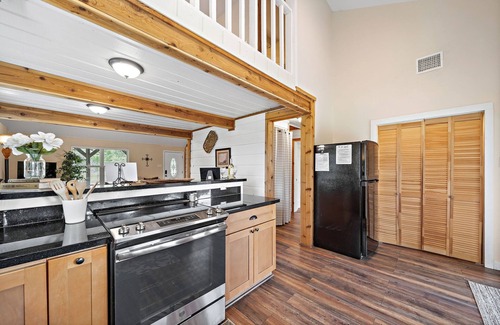 Baytown House | Peaceful Waterfront Property with Outdoor Space