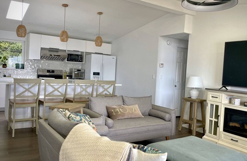 Silverdale House | Peaceful waterfront 2-bed bungalow with huge deck, amazing views