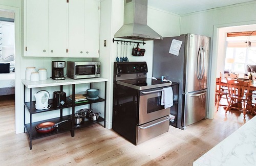 Southampton Cottage | "Peaceful Waterside Getaway: Sleeps 8, Short Stroll to Shops"n