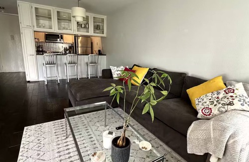 West Hollywood Condo | Peaceful West Hollywood Gem