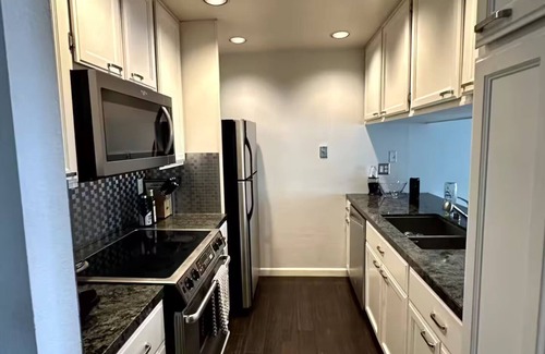 West Hollywood Condo | Peaceful West Hollywood Gem