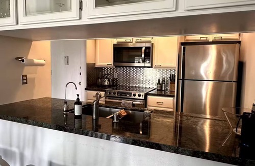 West Hollywood Condo | Peaceful West Hollywood Gem